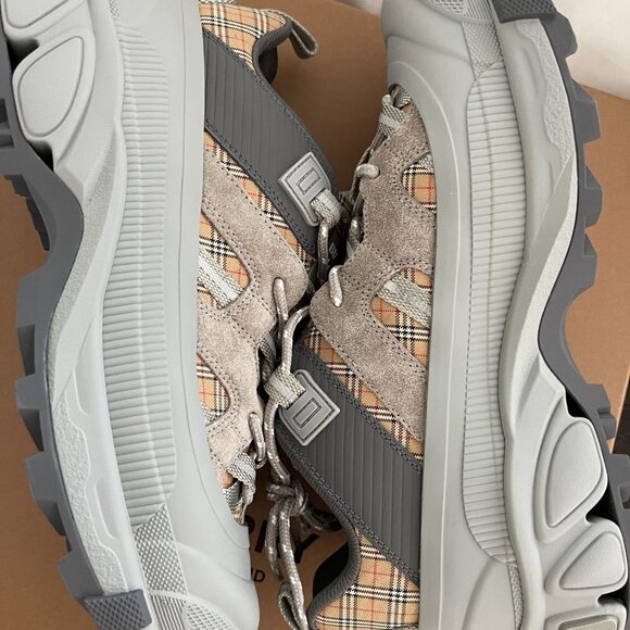 Burberry‎ 8043864 Men\'s Arthur Check Gray Canvas/Suede Sneakers 9 US (42 Eu) main image 9